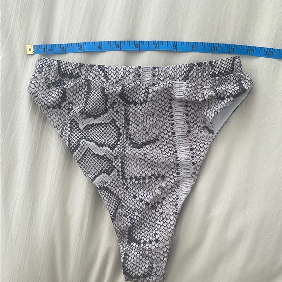 High Leg Snake Print Bikini Set - Picture 4 of 4